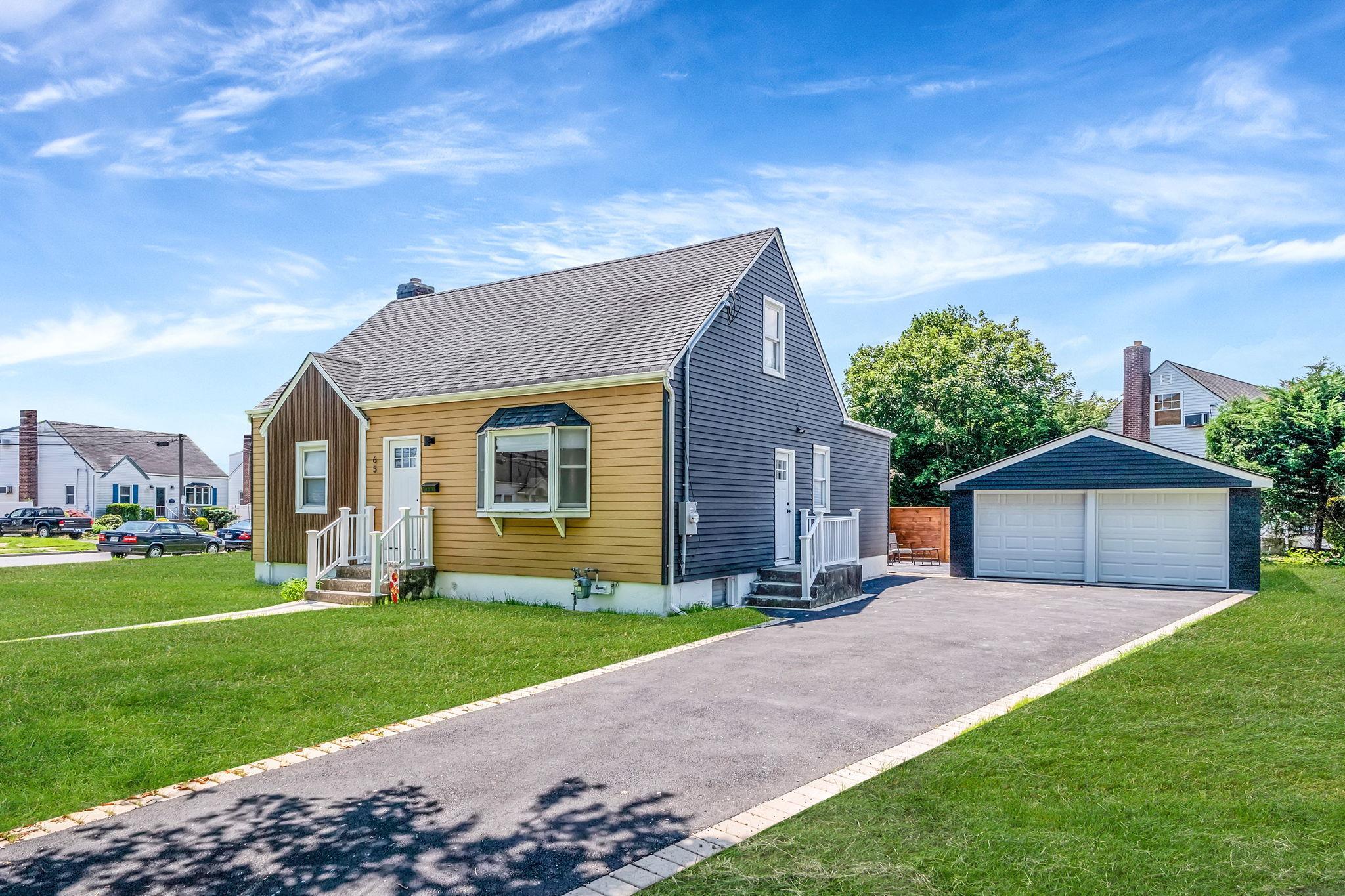 65 Sullivan Road  Farmingdale NY 11735 photo