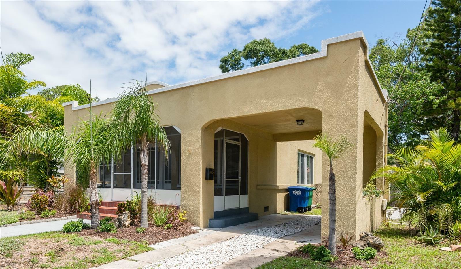 Property Photo: 3611 W Bay To Bay Boulevard FL 33611