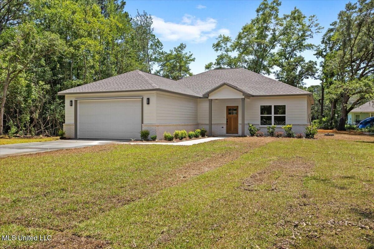 Property Photo: 527 Pear Street MS 39564