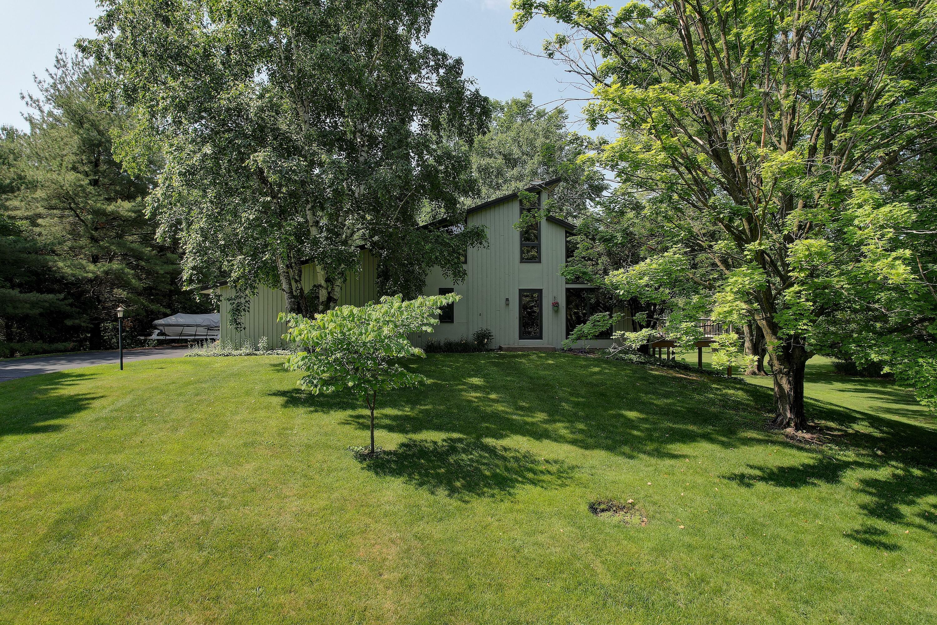 Property Photo:  W332s3829 Lilac Ct  WI 53118 