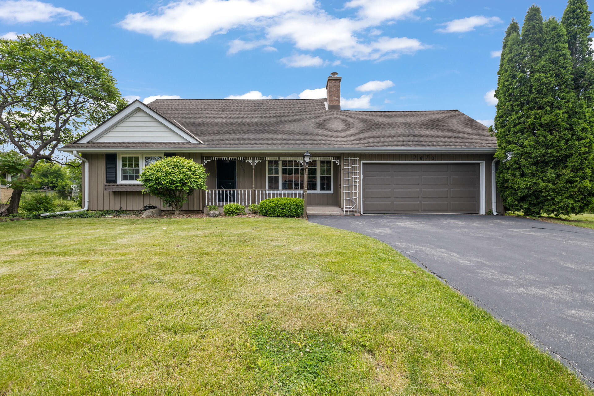 Property Photo: 7873 N Edgeworth Dr WI 53223