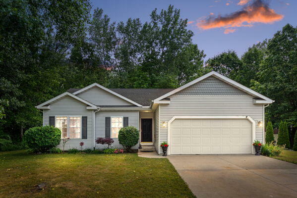Property Photo: 1413 Whispering Trail MI 49022