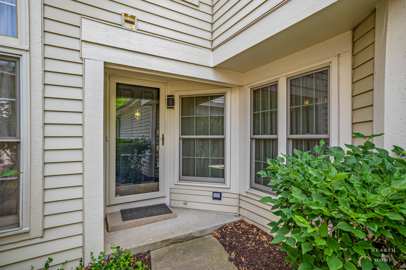 Property Photo: 314 Spring Creek Circle IL 60173