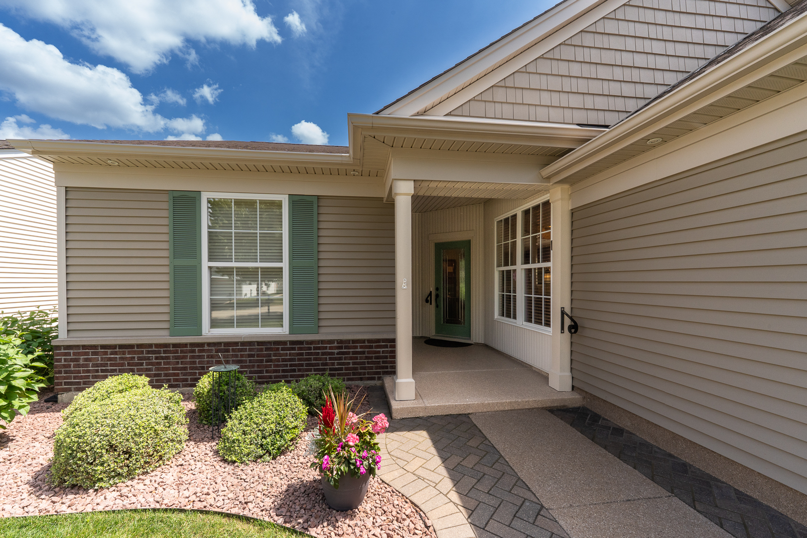 Property Photo: 13391 Crestview Drive IL 60142