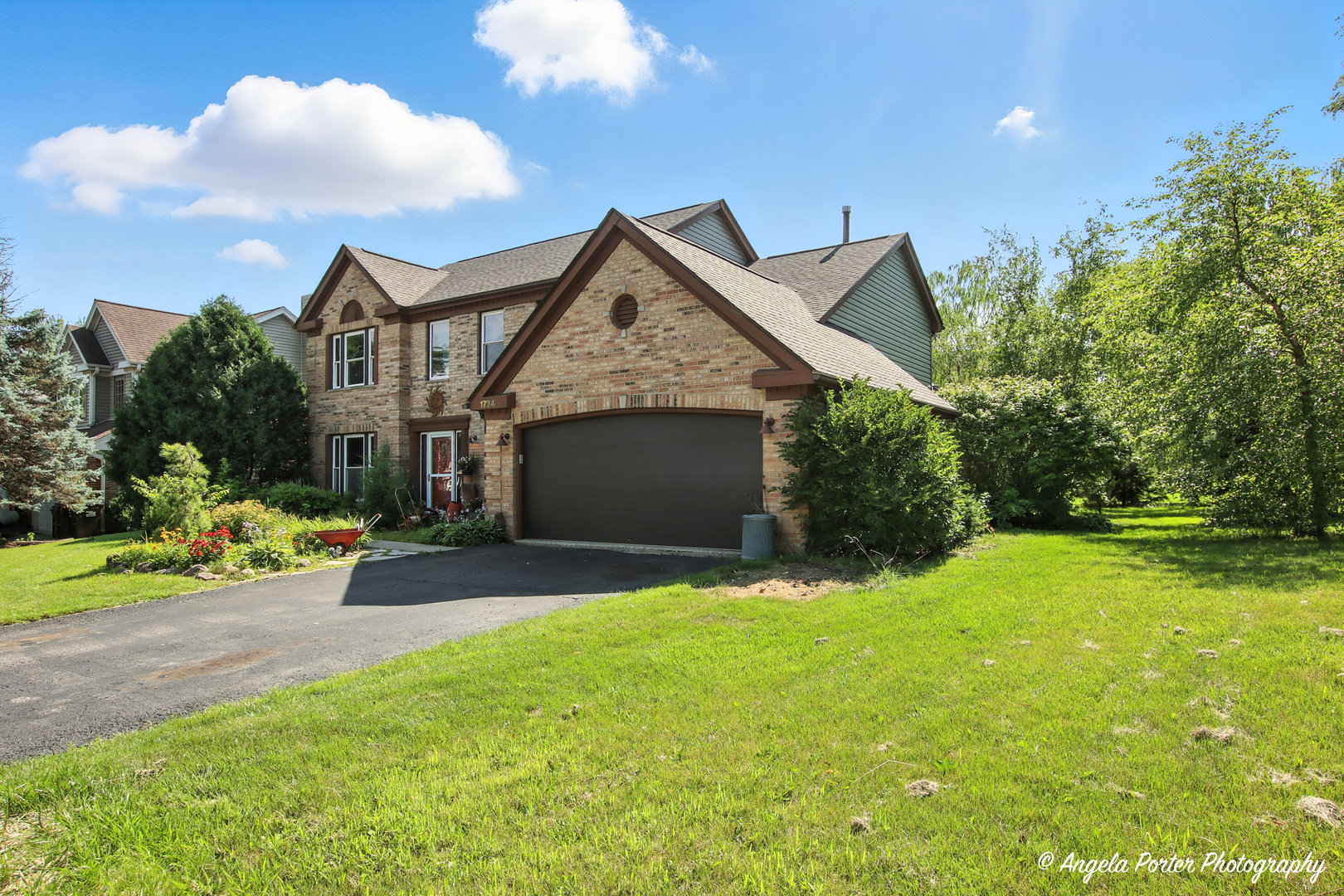 Property Photo: 1724 Hartford Lane IL 60014