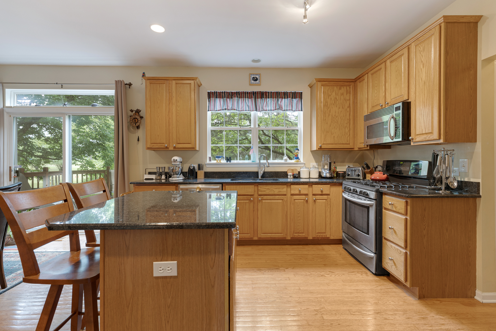 Property Photo:  910 Angle Tarn Drive  IL 60118 