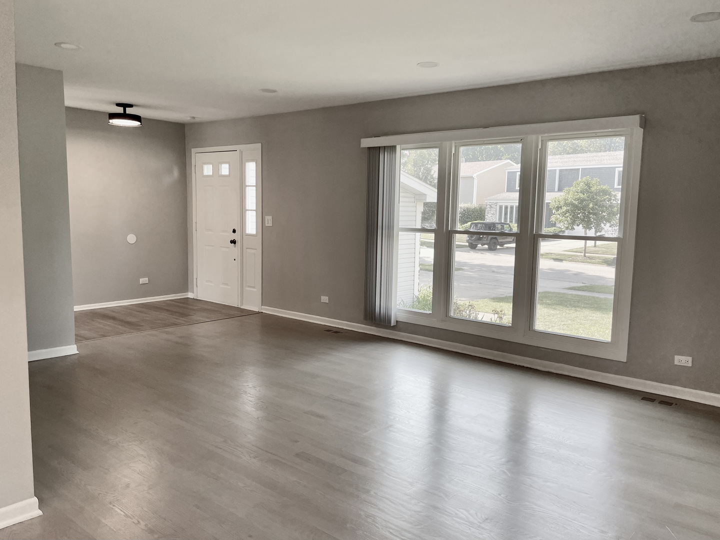 Property Photo: 1111 Lockwood Drive IL 60089