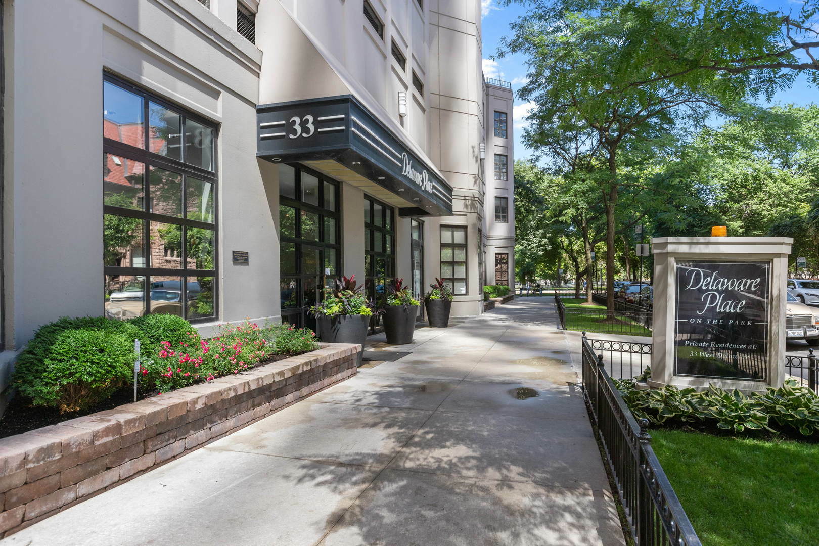 Property Photo: 33 W Delaware Place P512 IL 60610