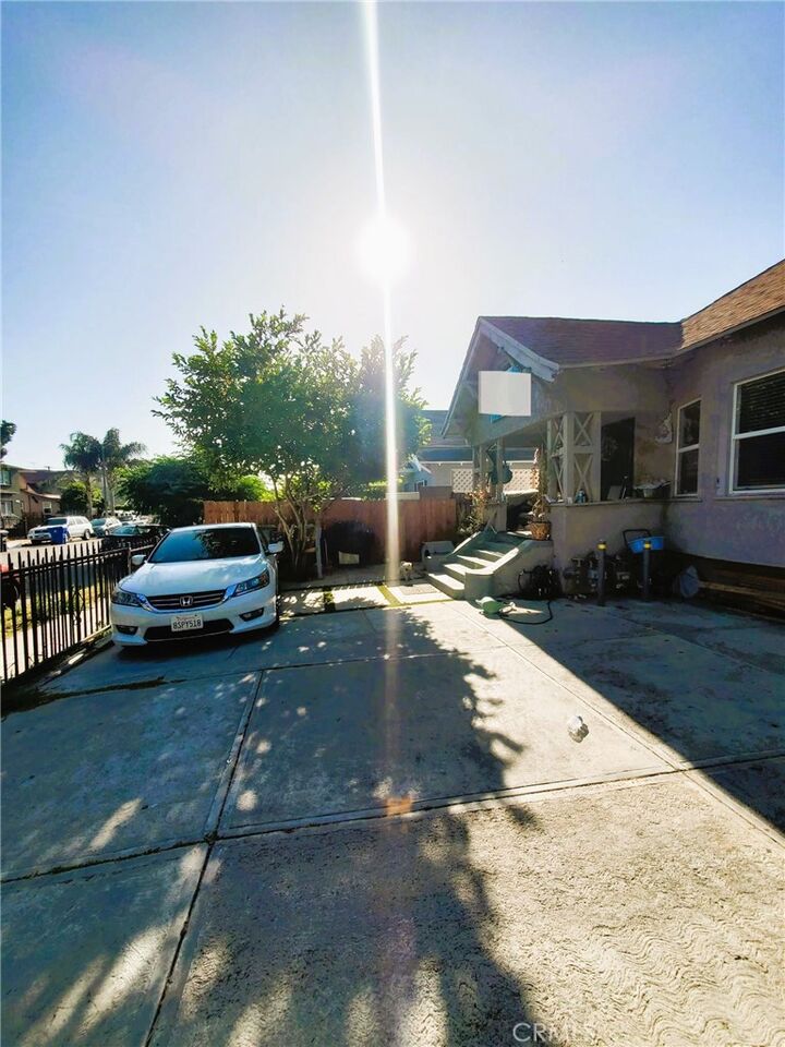 Property Photo:  211 W 52nd Street  CA 90037 