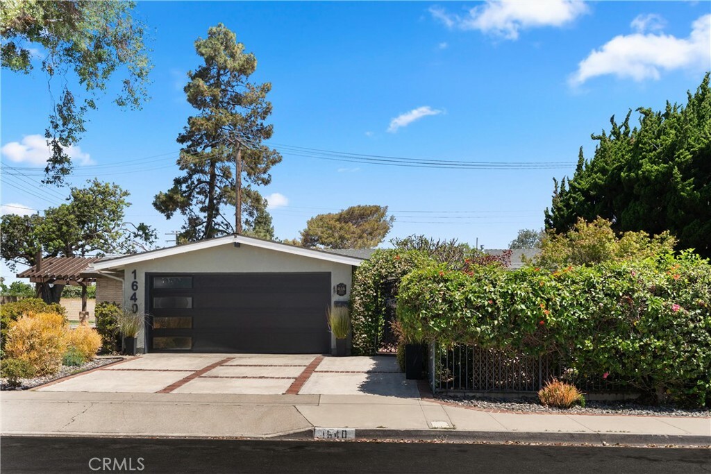 Property Photo: 1640 Corsica Place CA 92626