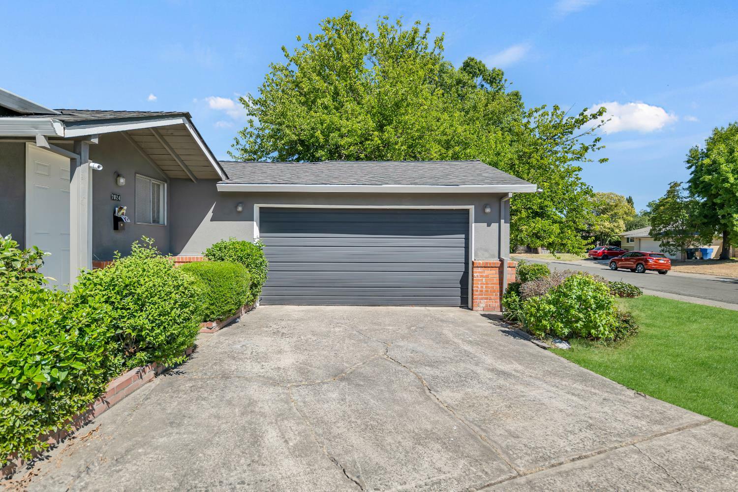 Property Photo: 7024 Tamoshanter Way CA 95822