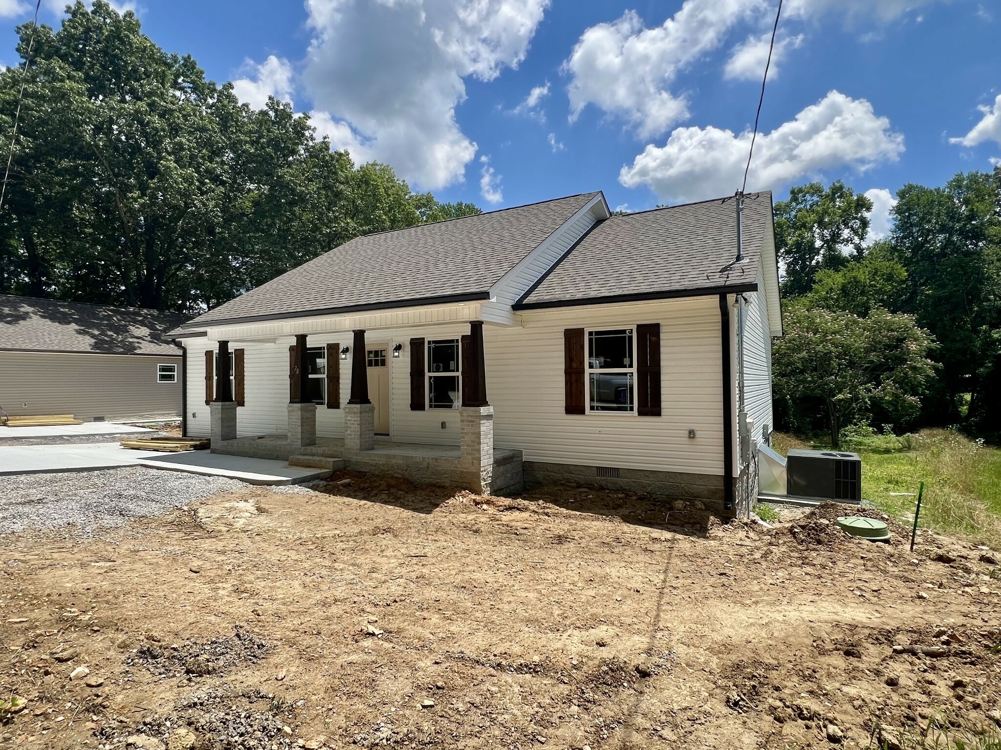 Property Photo: 78 Lakeview St TN 37355