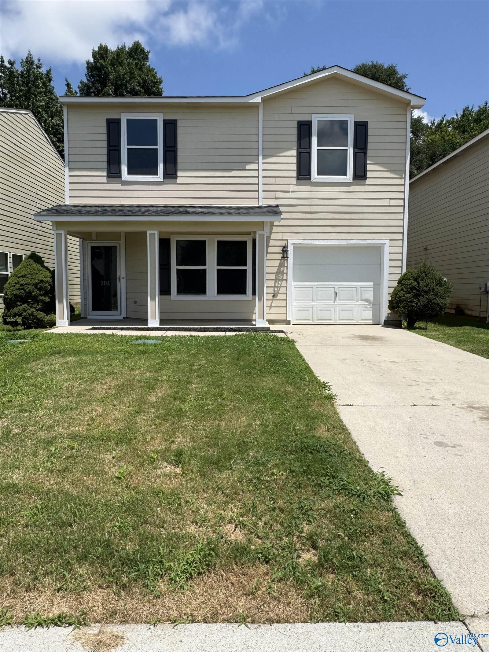 Property Photo:  204 Farmington Drive  AL 35749 
