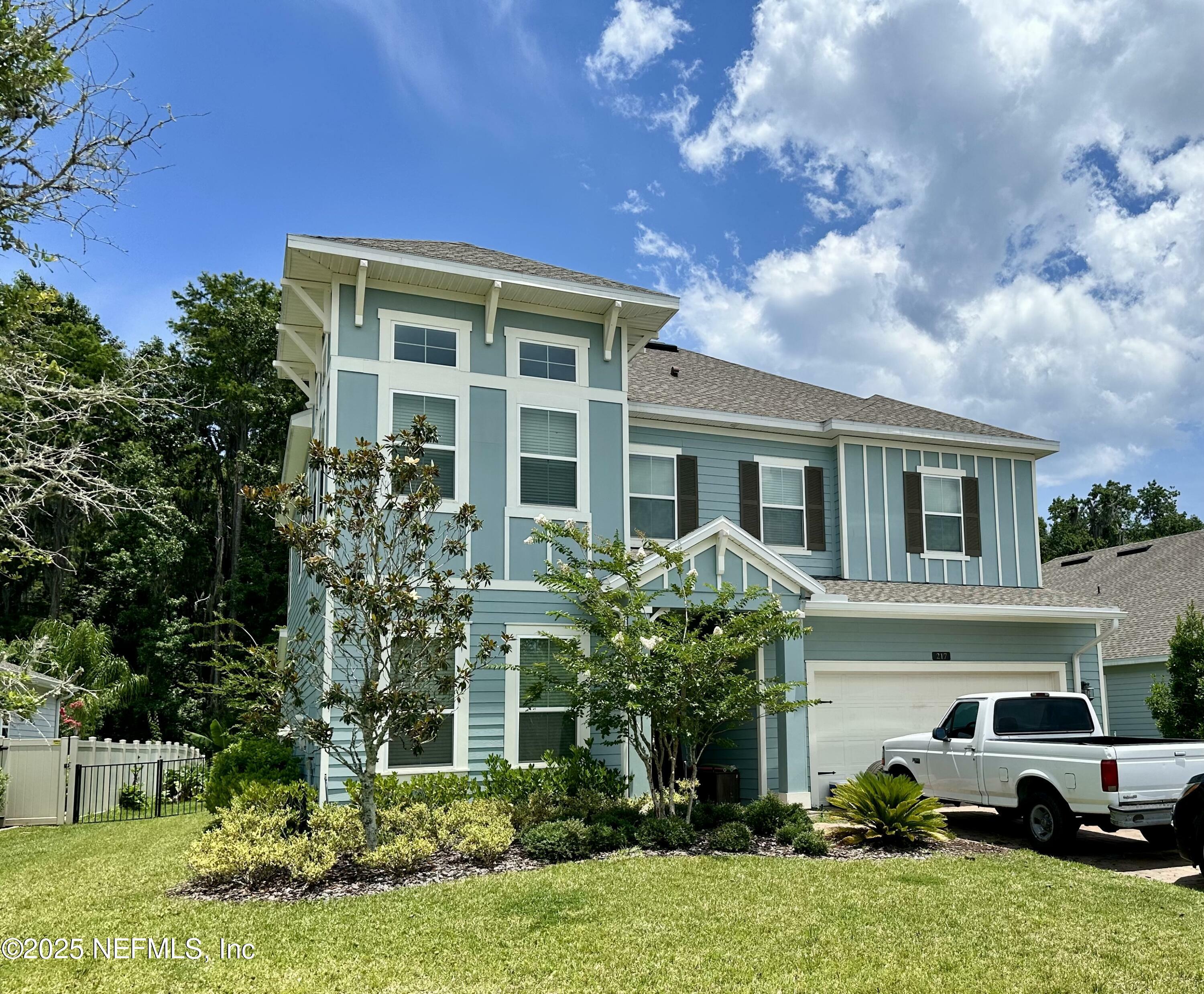 Property Photo: 217 Latrobe Avenue FL 32095