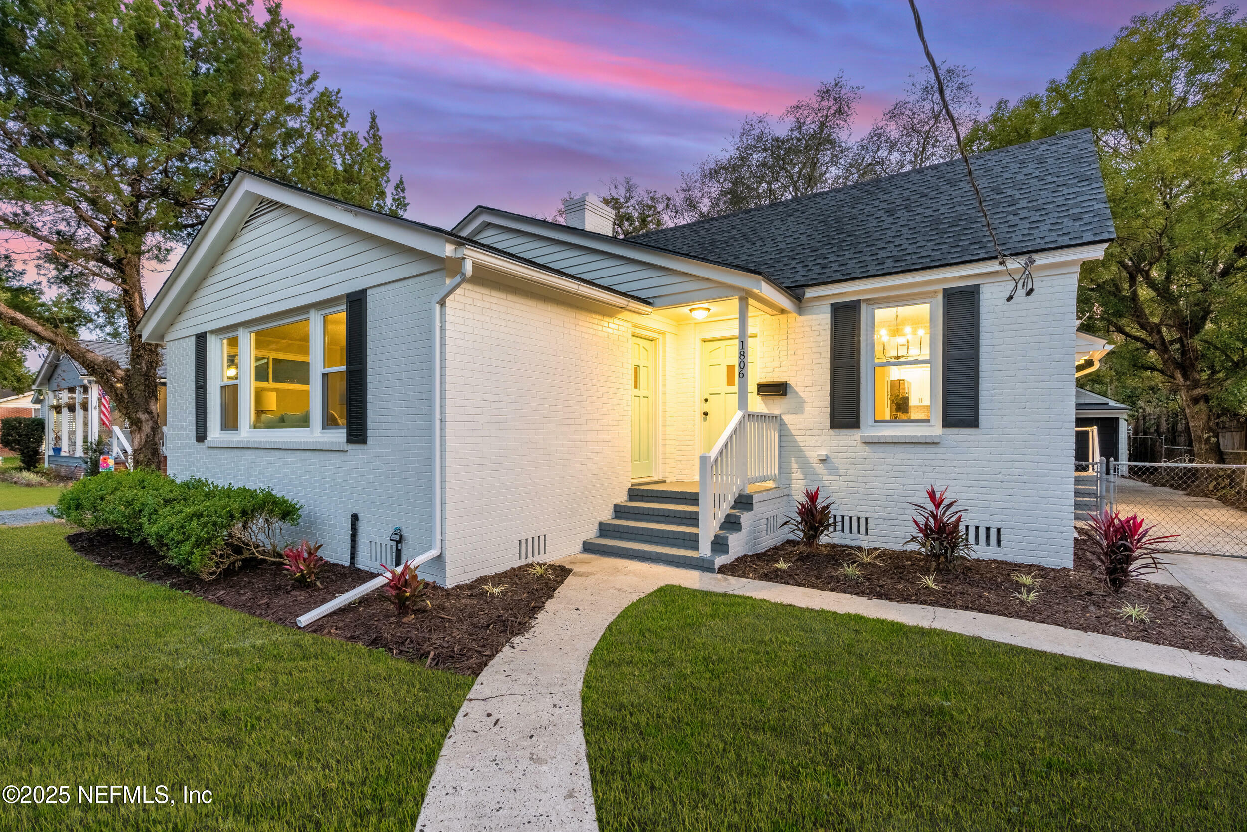 Property Photo:  1806 Inwood Terrace  FL 32207 
