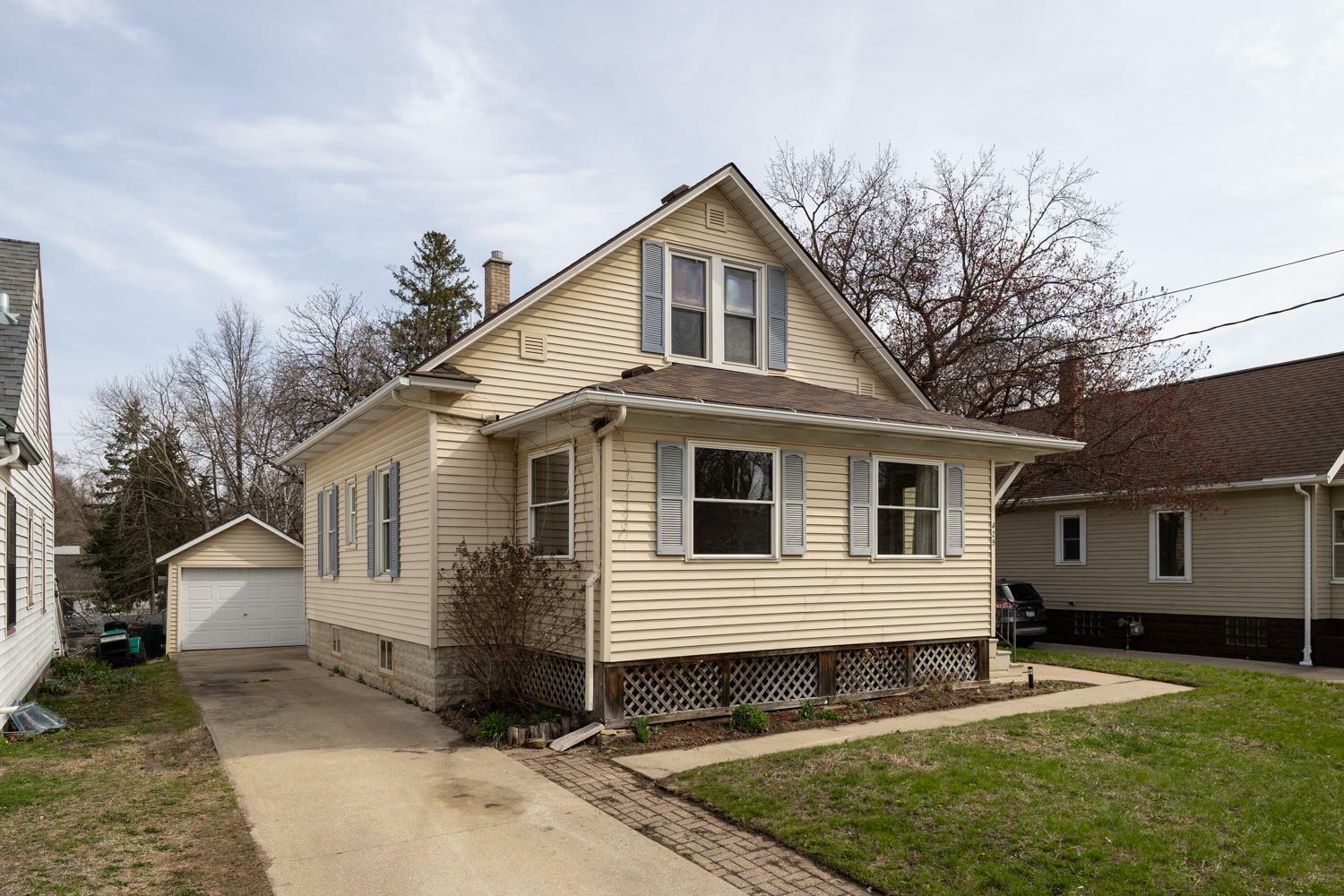 Property Photo:  429 7th Street NW  MN 55901 