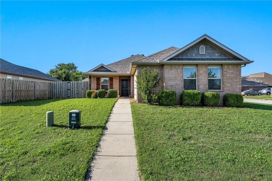 Property Photo:  3900 SW Capstone Avenue  AR 72712 