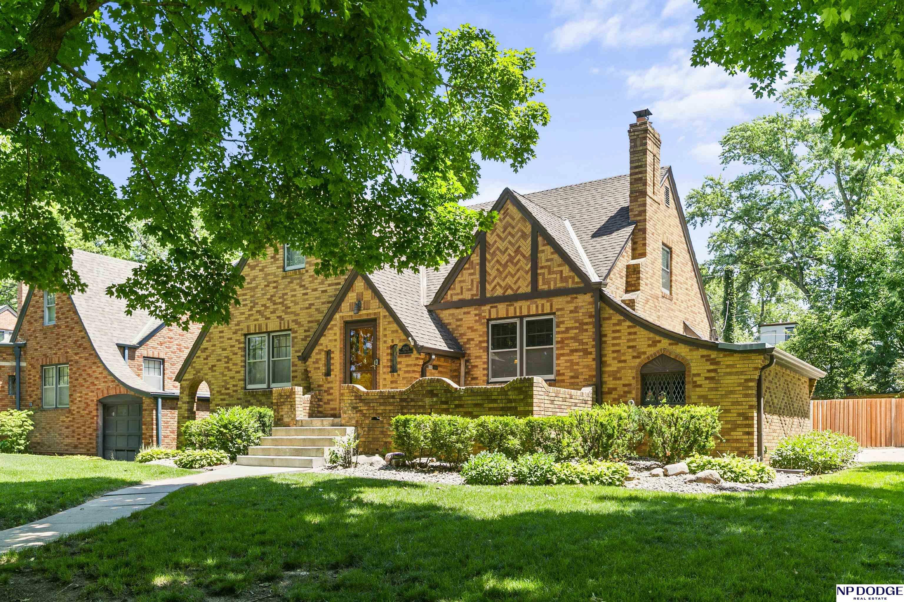 Property Photo: 2003 N 54th Street NE 68104