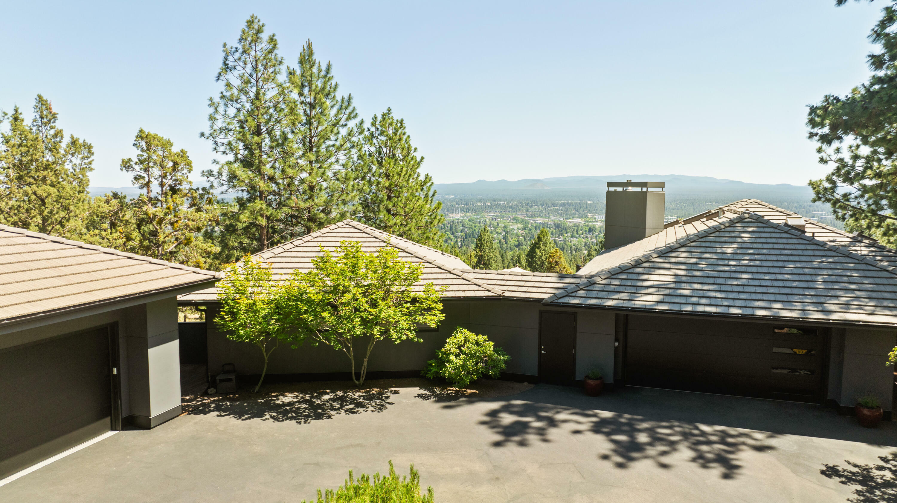Property Photo: 1627 NW Summit Drive OR 97703