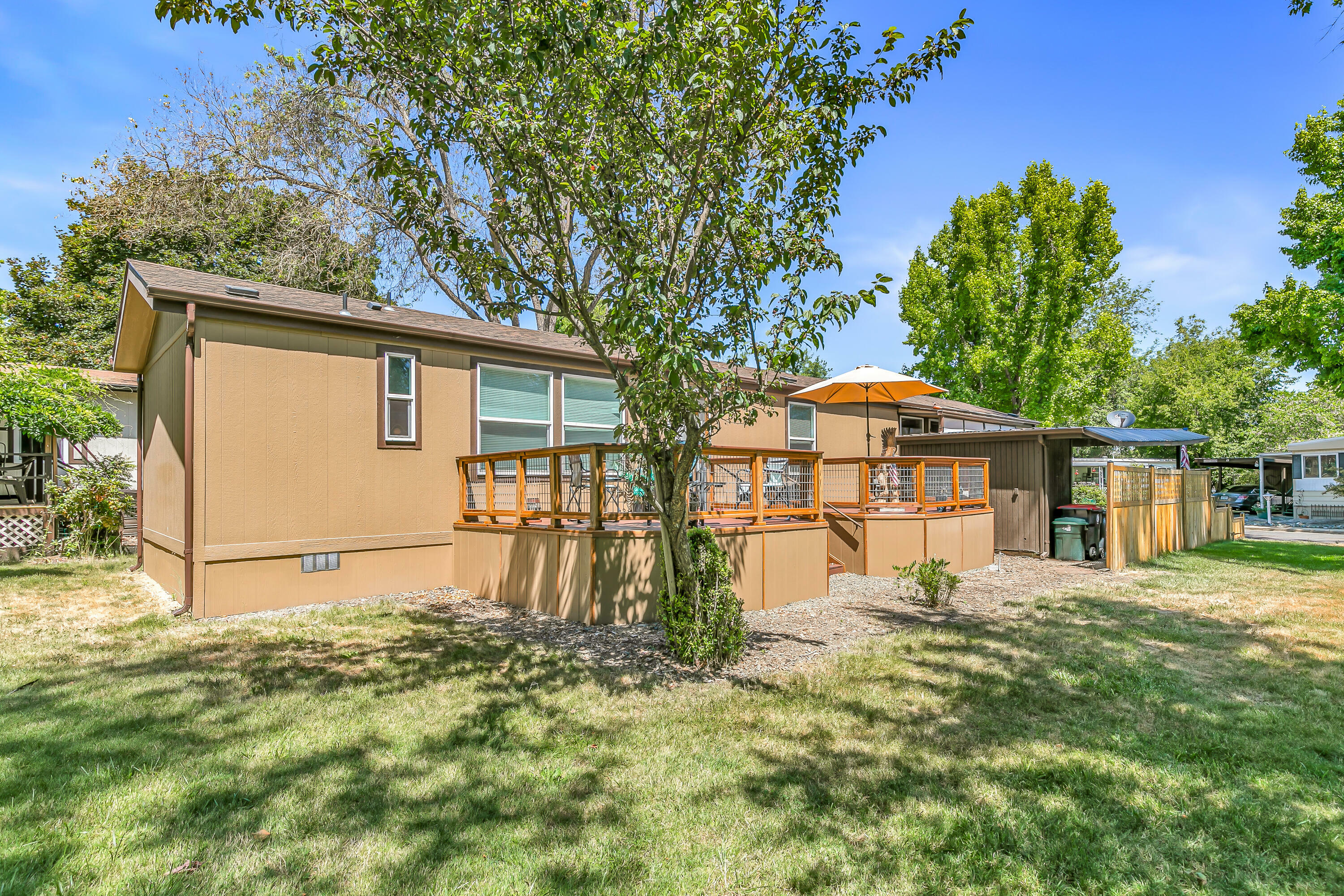 Property Photo: 1055 N N 5th Street 11 OR 97530