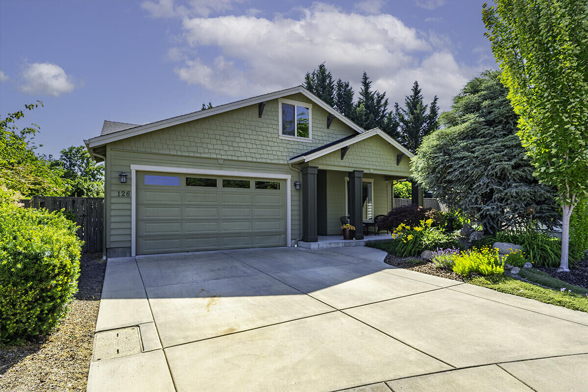 Property Photo: 126 Marin Court OR 97540