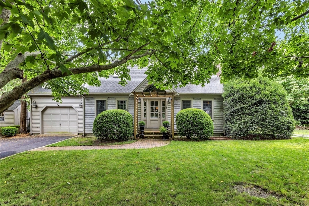 37 Tobisset St  Mashpee MA 02649 photo