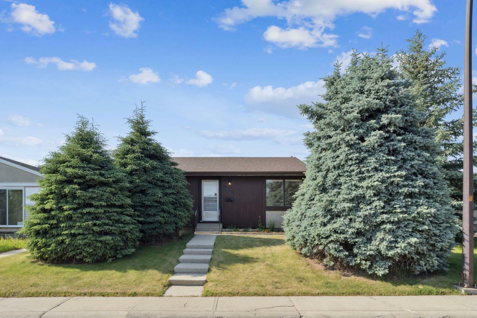 Property Photo: 264 Huntington Close NE AB T2K 5B3
