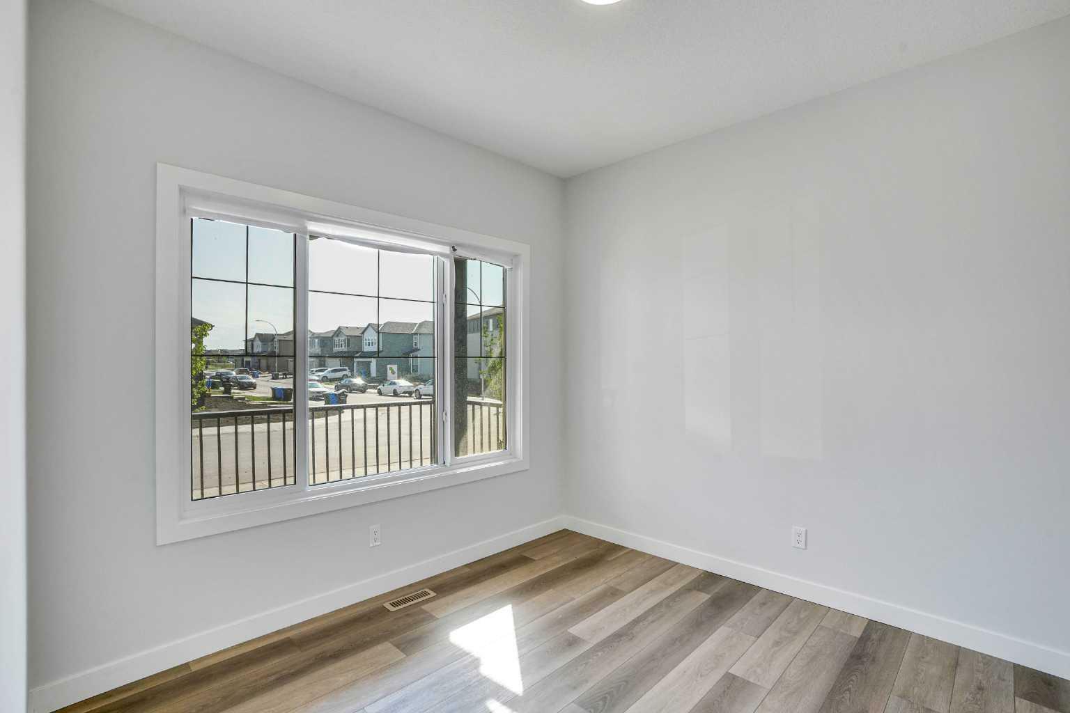 Property Photo:  452 Cornerbrook Drive NE  AB T3N 2H1 