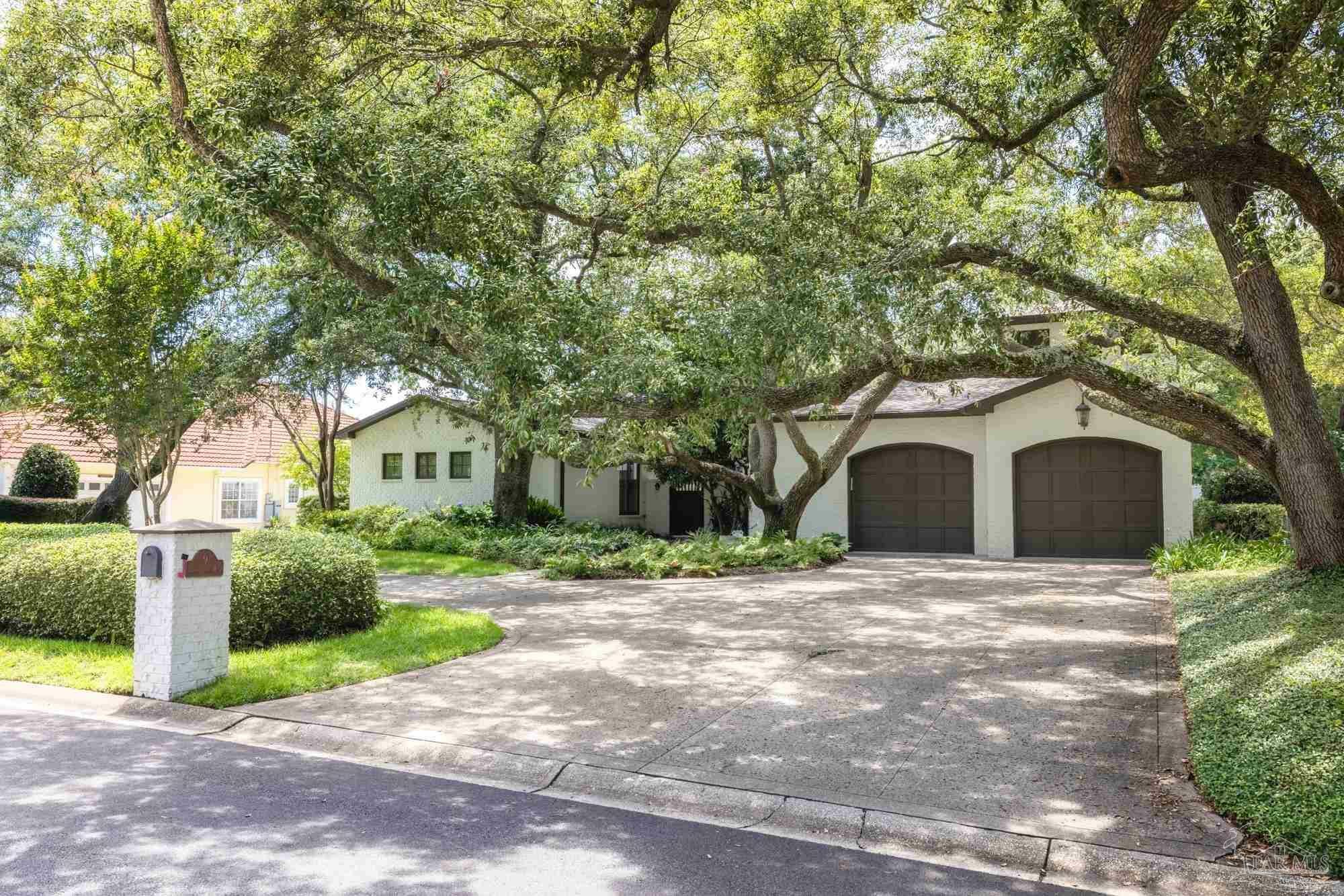 Property Photo:  9 N Sunset Blvd  FL 32561 