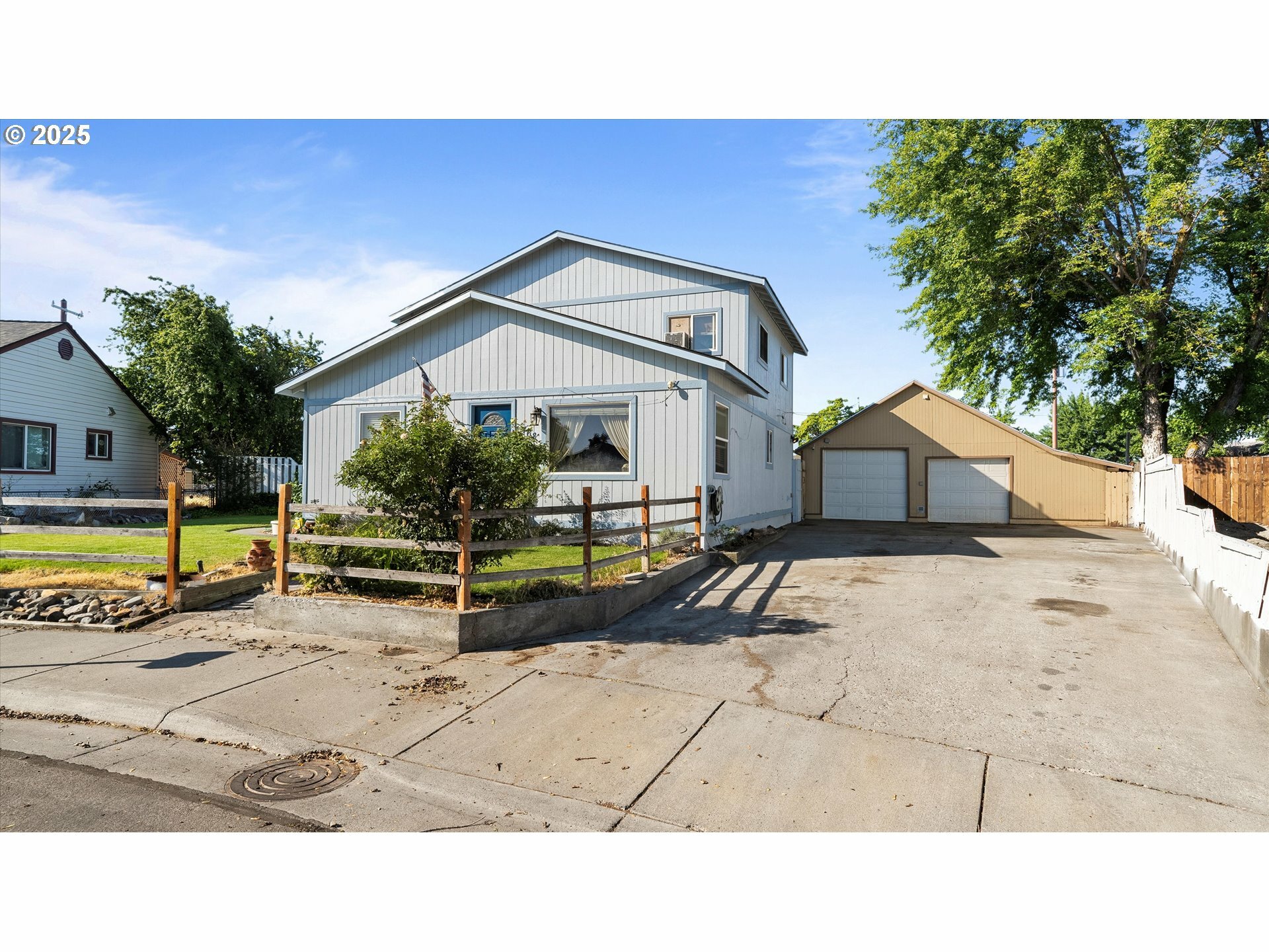 Property Photo: 468 E Sunset Dr OR 97838