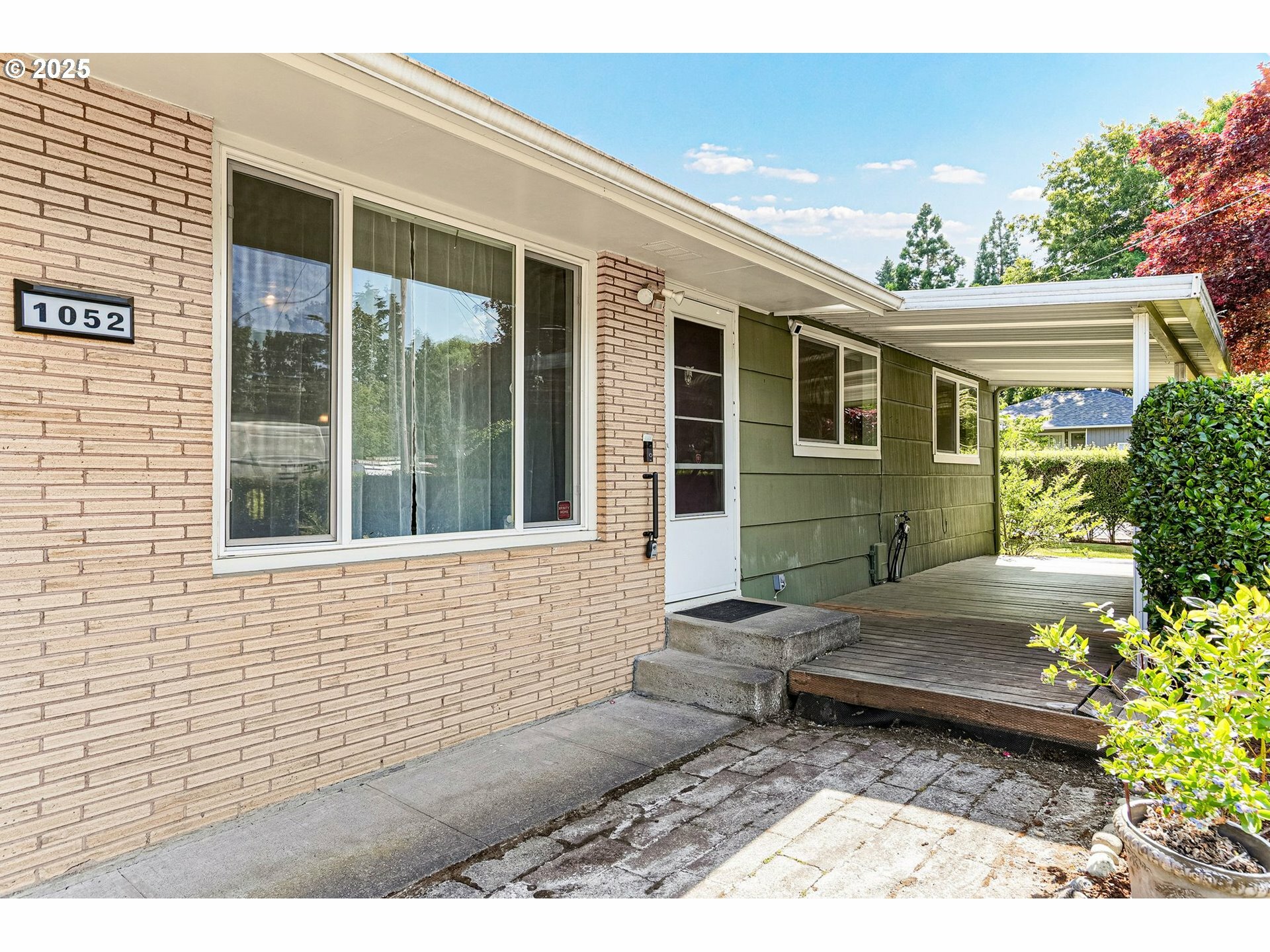 Property Photo: 1052 Shamrock Dr SE OR 97302
