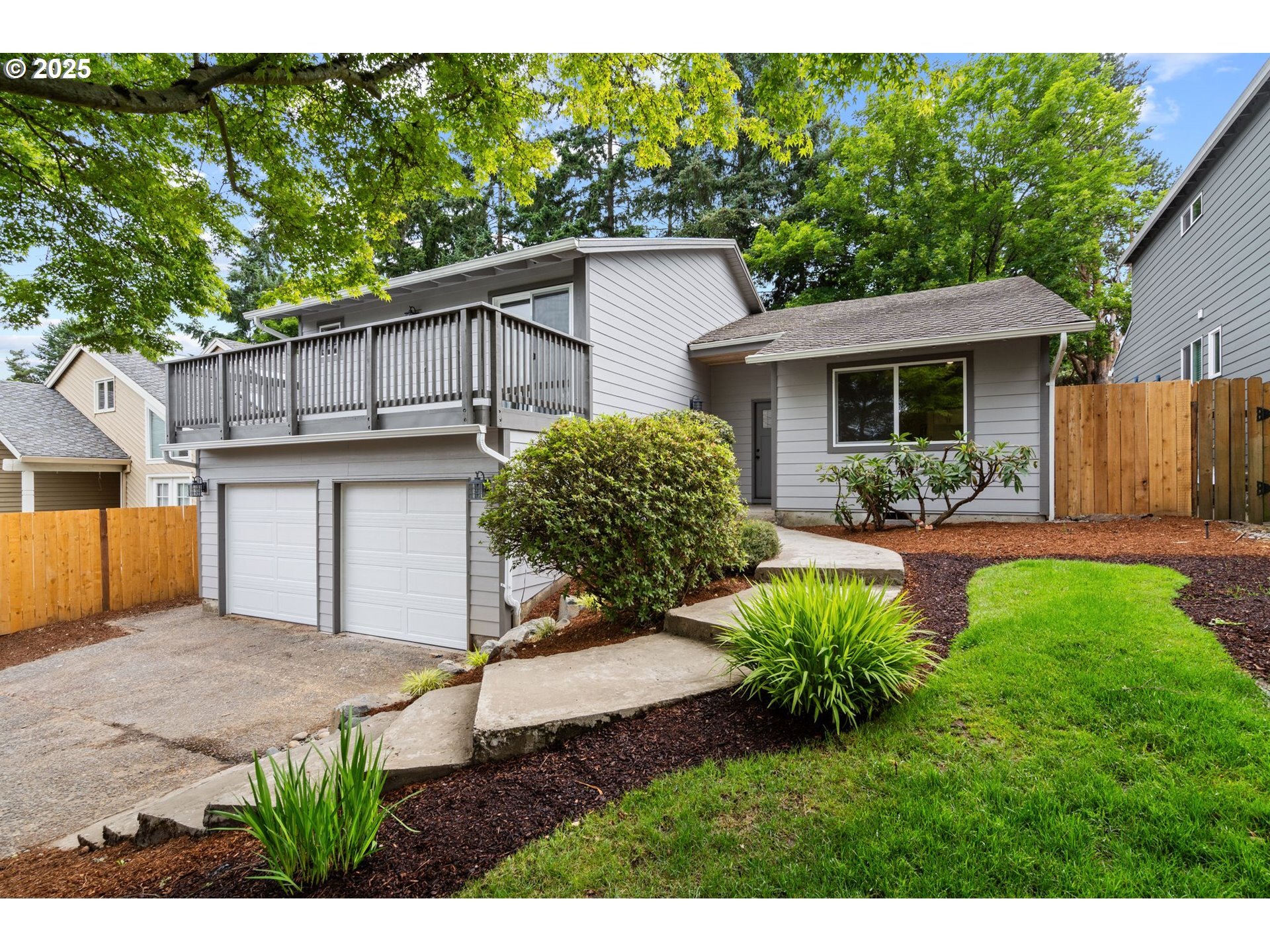 Property Photo: 6300 SW Arranmore Pl OR 97223