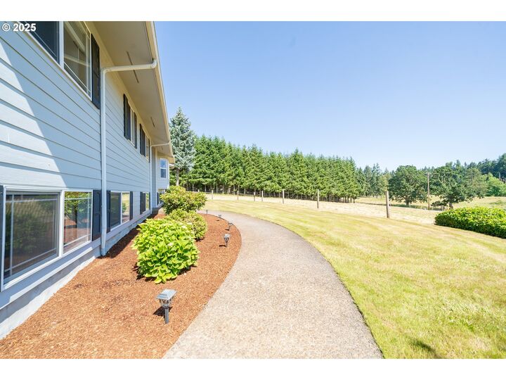 Property Photo: 39903 Mertz Dr SE OR 97383