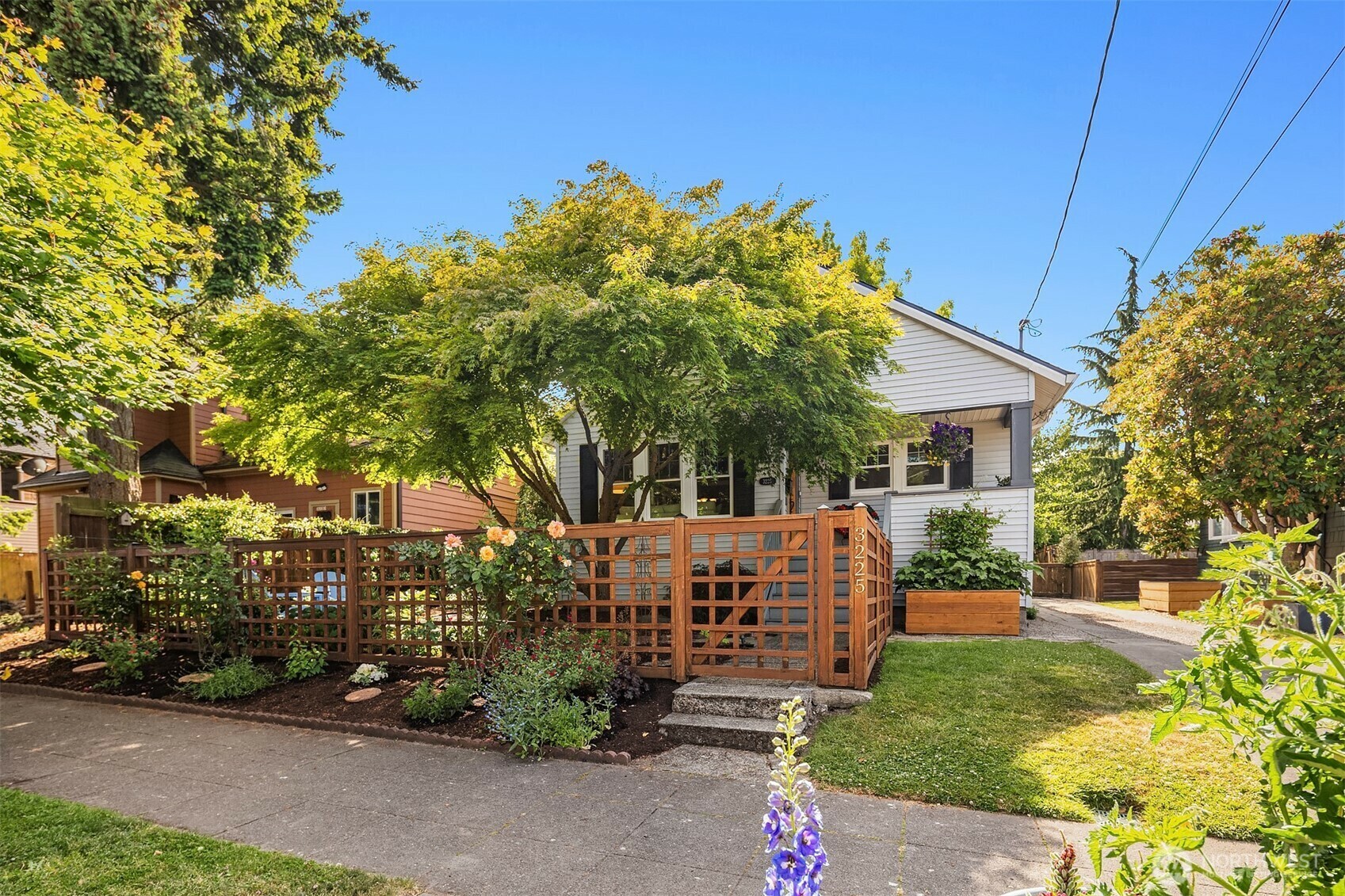Property Photo: 3225 Walnut Avenue SW WA 98116