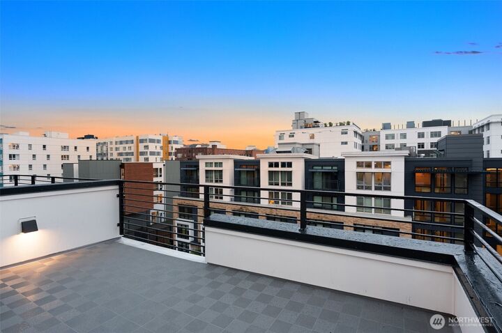 222 B  10th Avenue E  Seattle WA 98102 photo