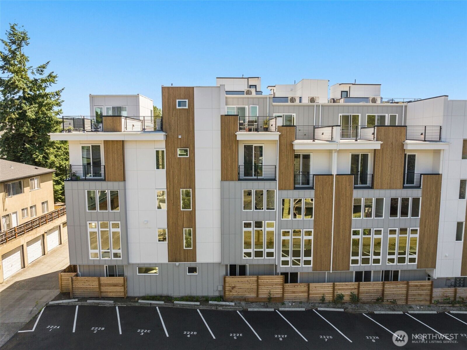 Property Photo:  222 B  10th Avenue E  WA 98102 