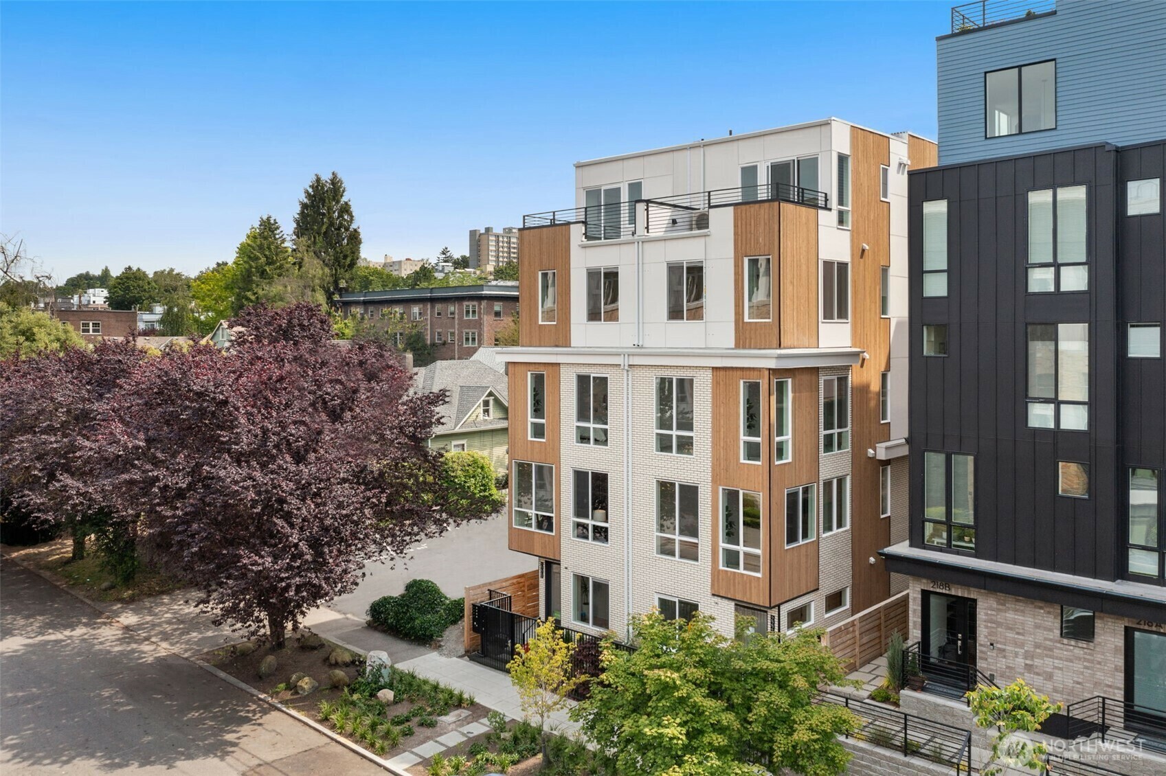 Property Photo: 222 B 10th Avenue E WA 98102