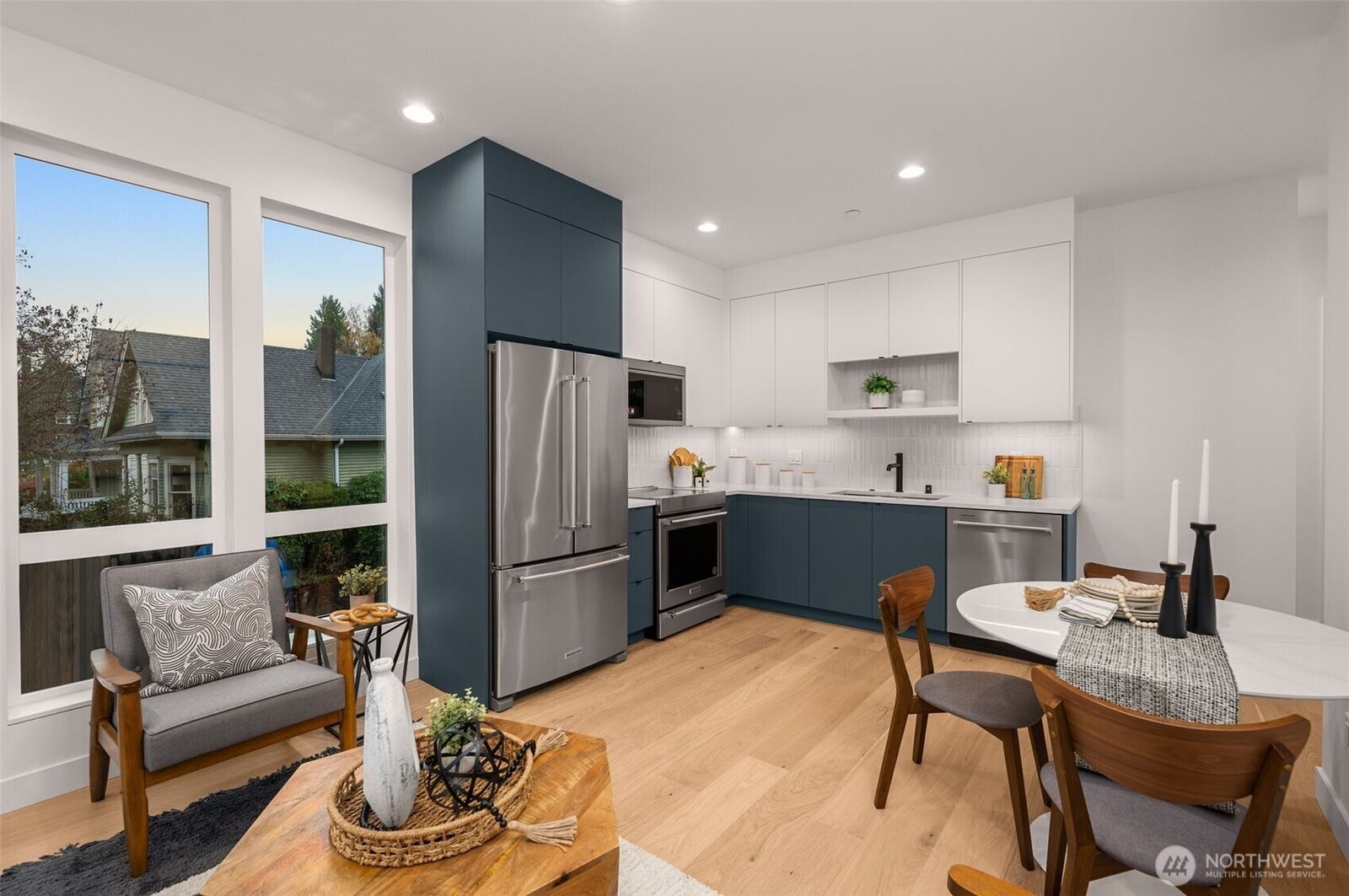 Property Photo: 222 B 10th Avenue E WA 98102