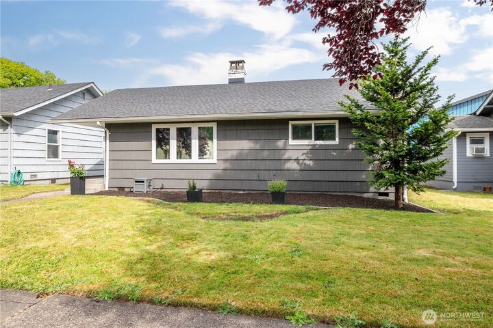 Property Photo:  656  22nd Avenue  WA 98632 