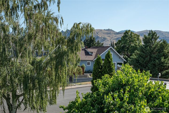 Property Photo:  201  Pennsylvania Avenue 15  WA 98801 