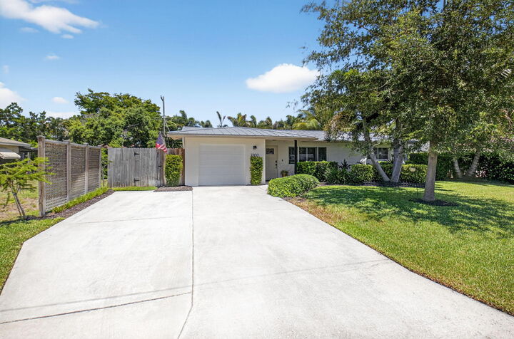 Property Photo:  2702 SW 6th Street  FL 33435 