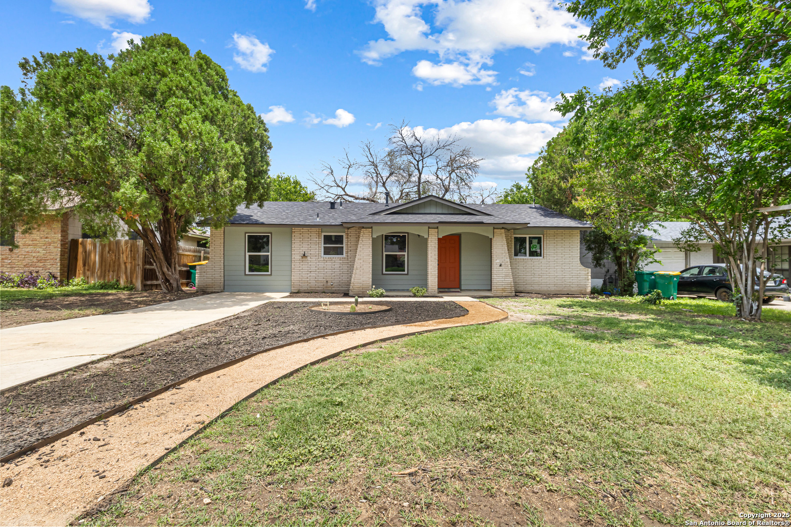 Property Photo: 112 Meadow Way TX 78109