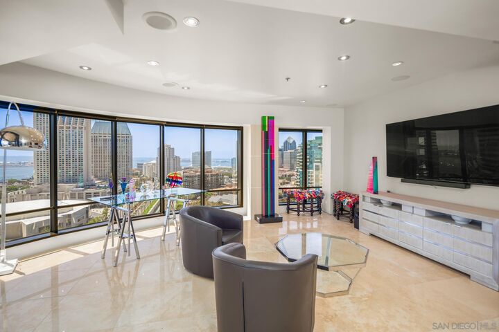 Property Photo: 100 Harbor Dr 2205 CA 92101