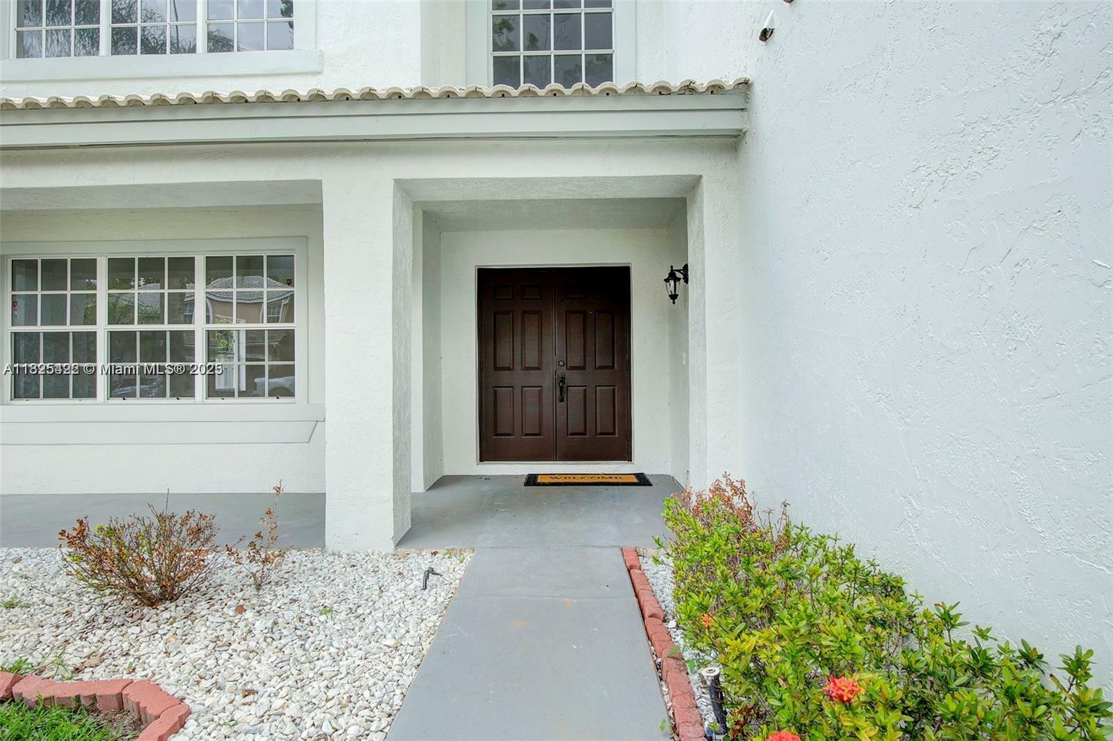 Property Photo: 1127 SW 104th Way FL 33025