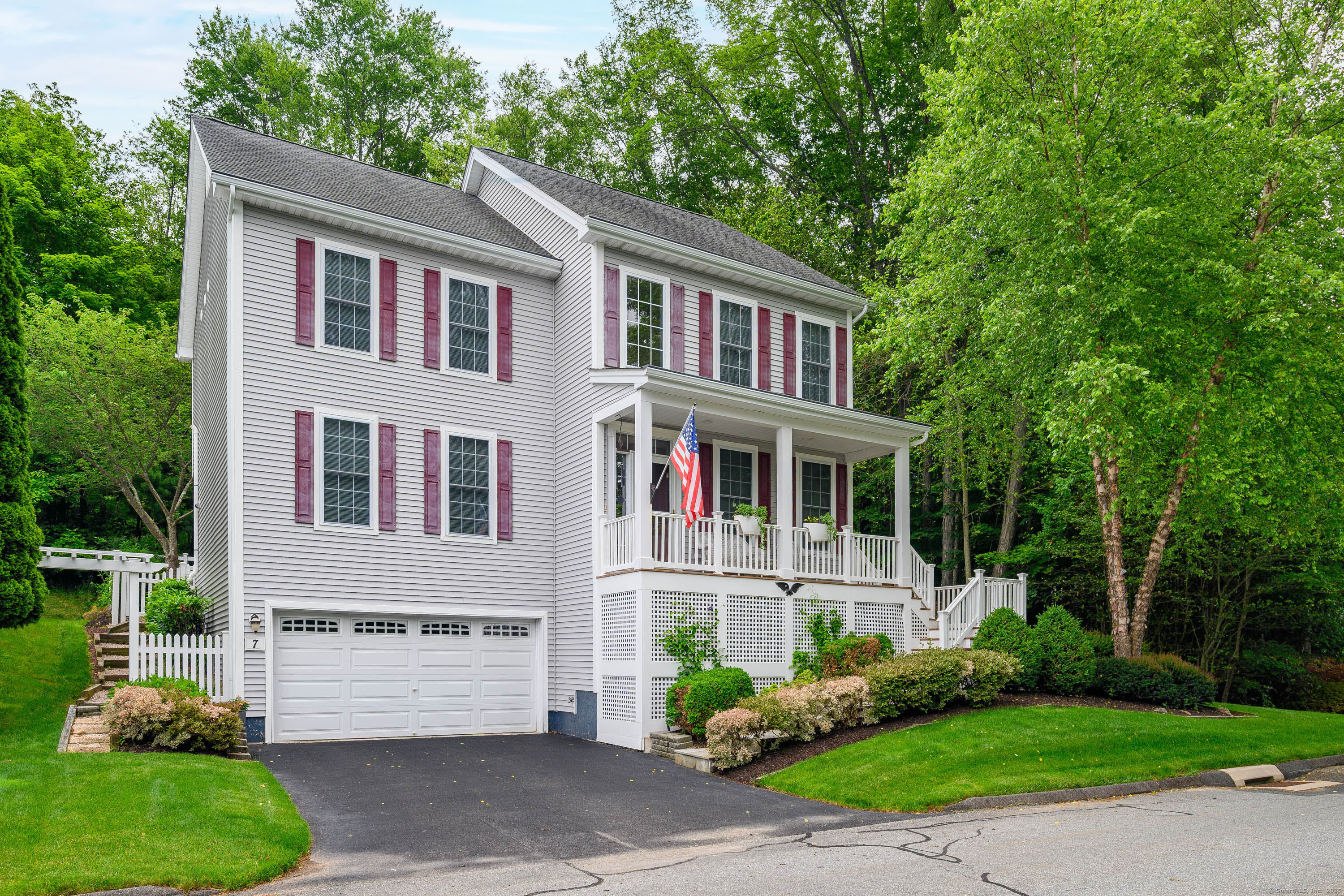 Property Photo: 7 Concord Court 7 CT 06488