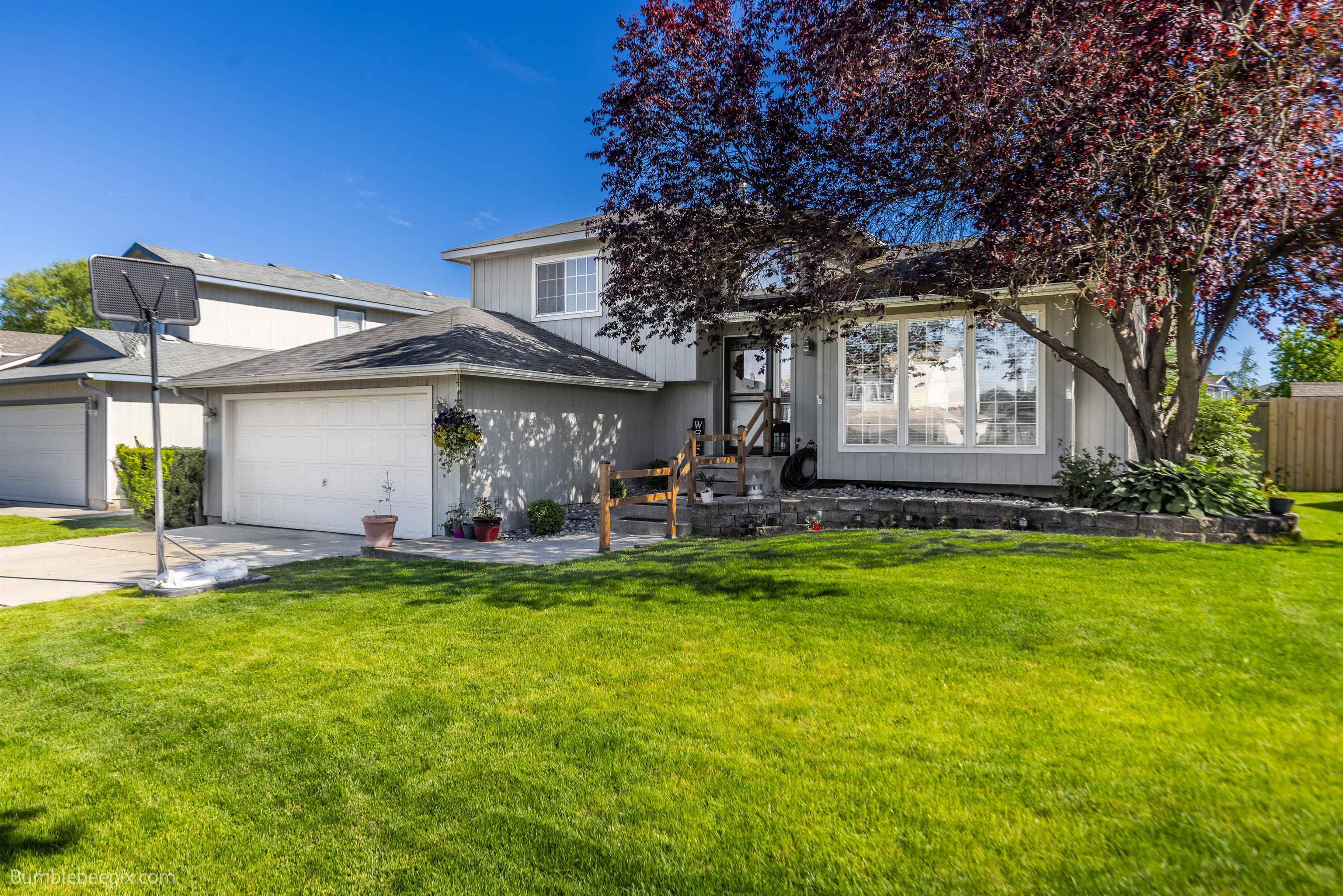 Property Photo: 1612 E Sharpsburg Ave WA 99217