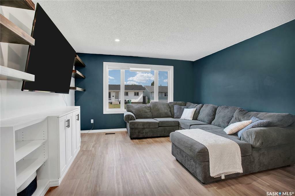 Property Photo: 139 Whelan Crescent SK S7L 6W3