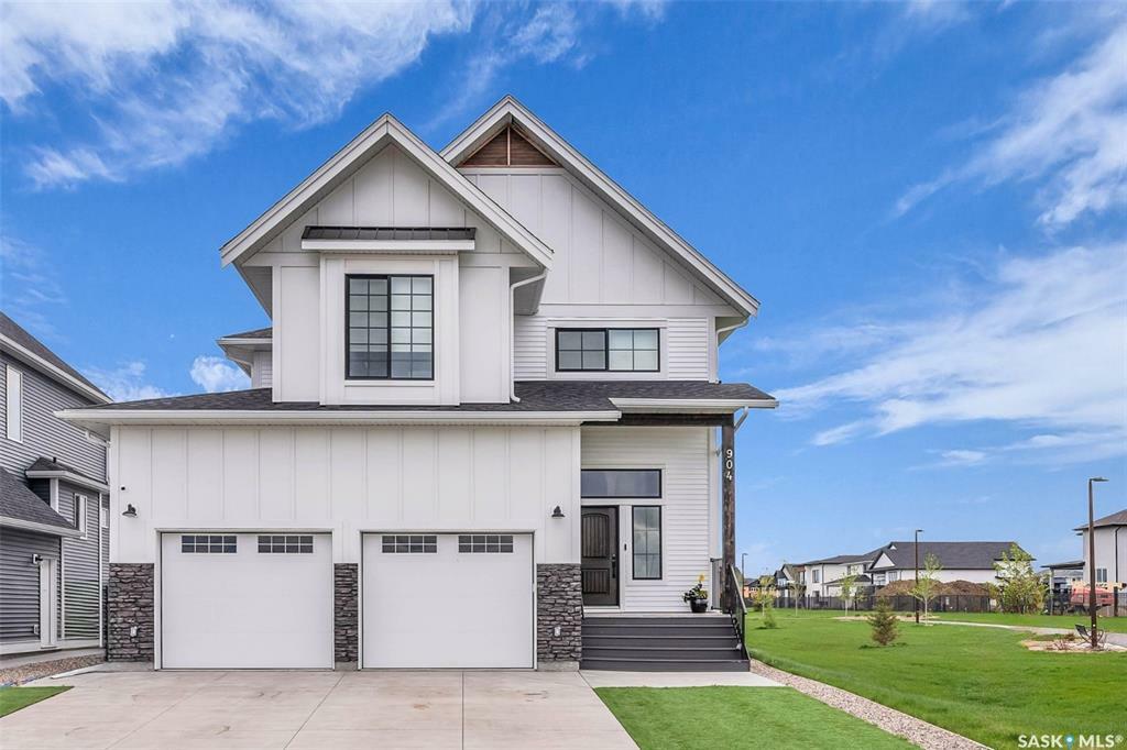Property Photo: 904 Feheregyhazi Boulevard SK S7W 1E1