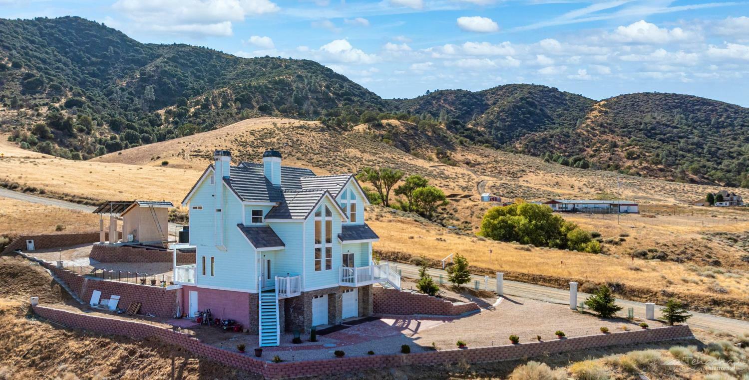 Property Photo: 19180 Siskiyou Dr CA