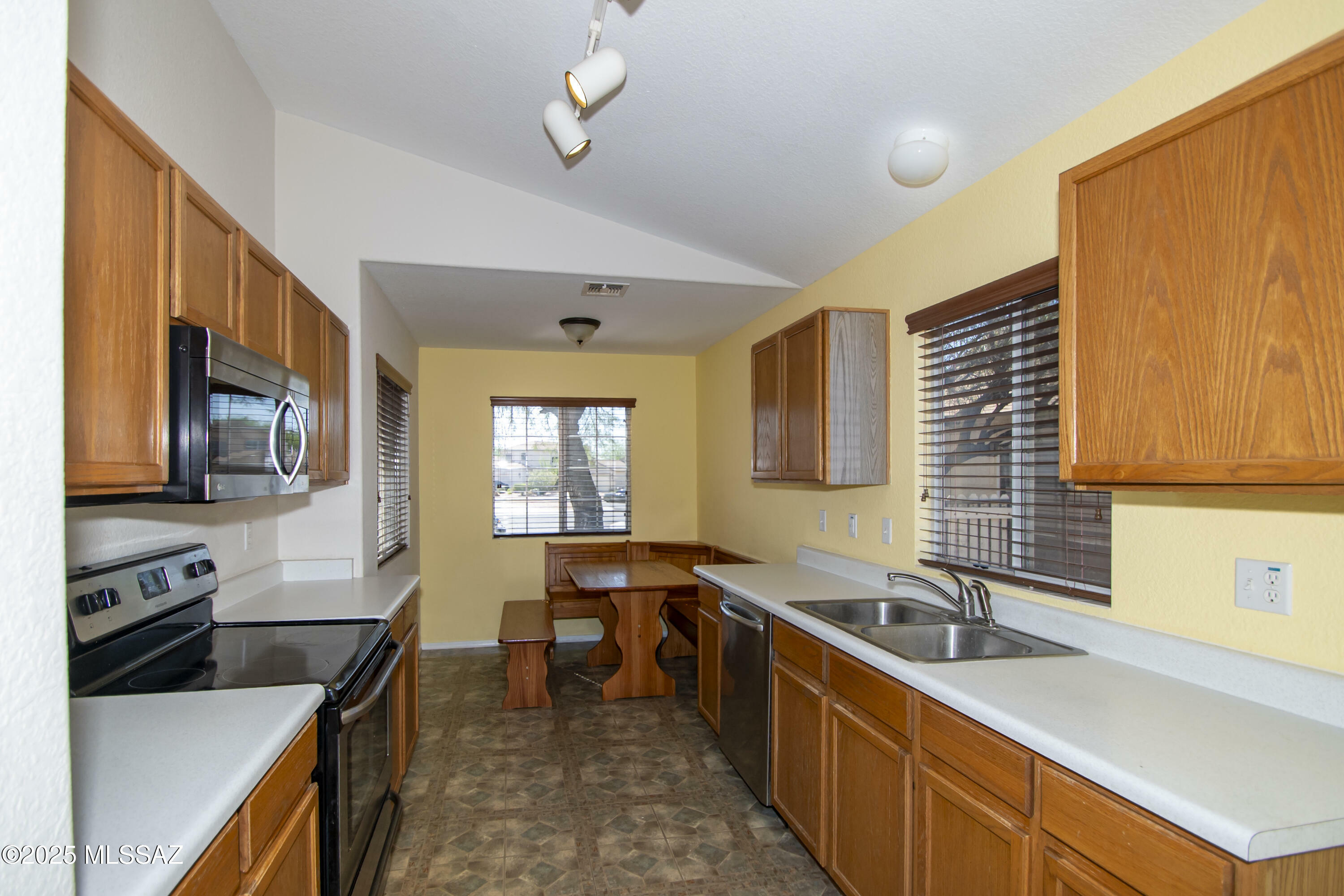 Property Photo: 3710 W Sunbright Drive AZ 85742